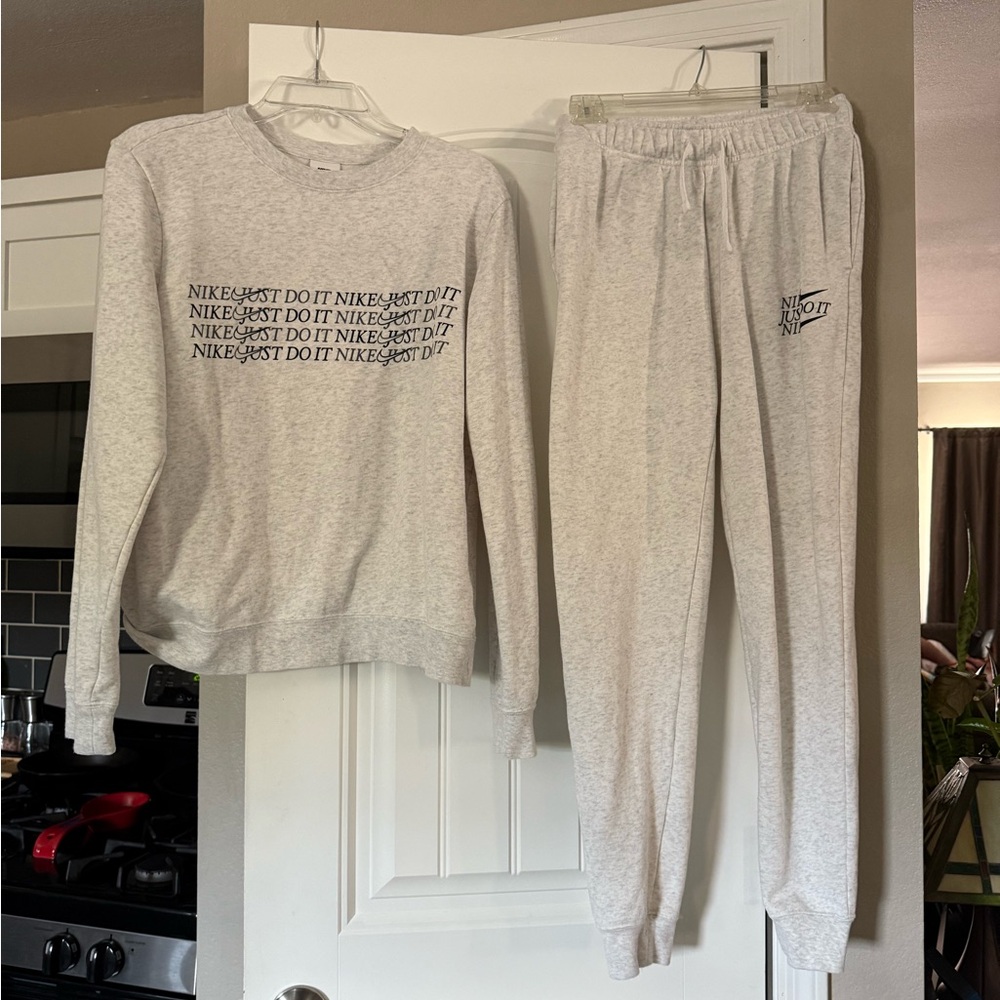 Nike Heather Gray Sweatshirt and Sweatpants Set